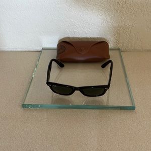 Ray Ban Tortoise wayfarer in EUC.